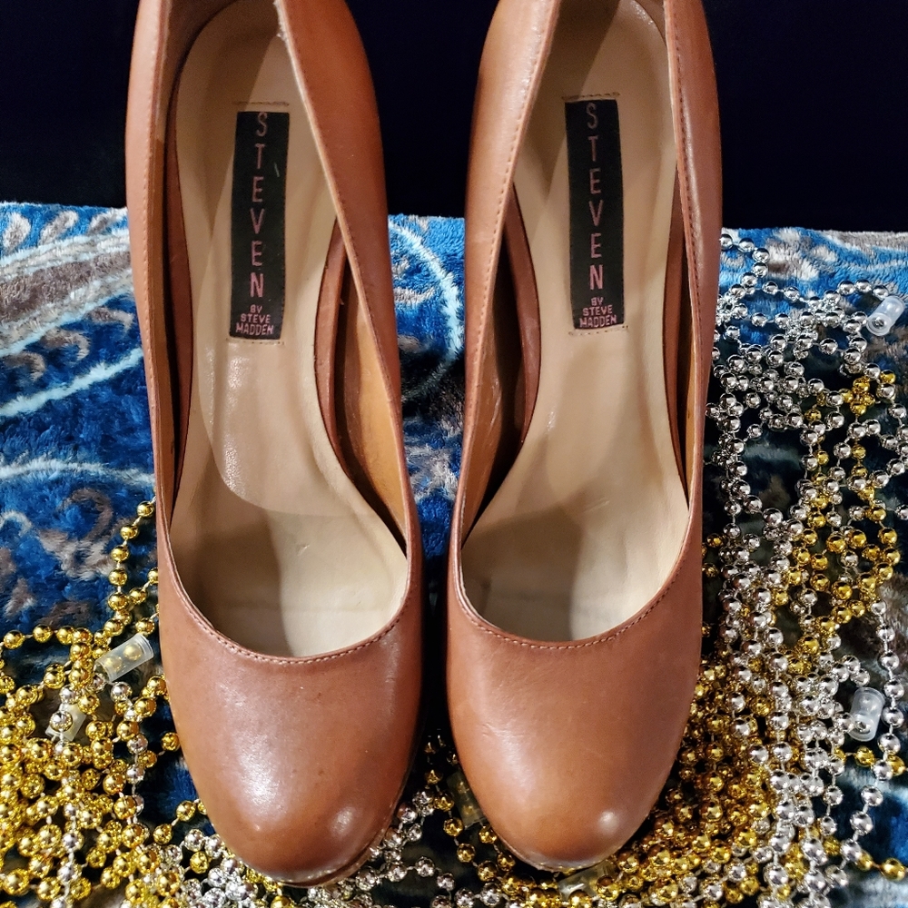 Size 7.5 4 inch Steve Maden Leather Heels